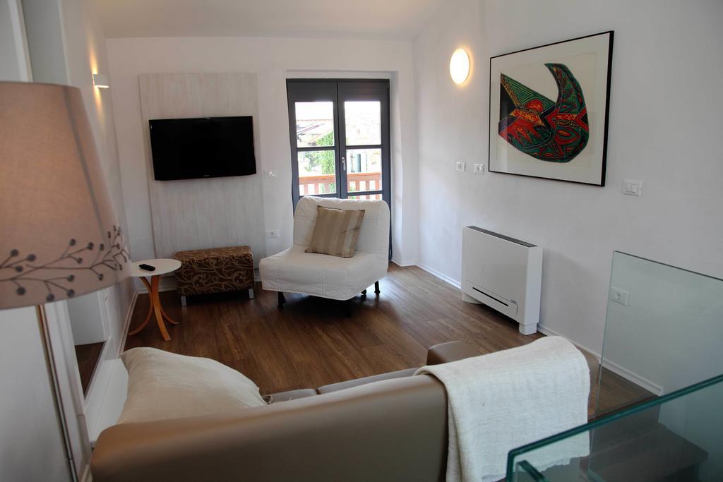 Boutique Hotel Dvor Dobrovo Cameră foto