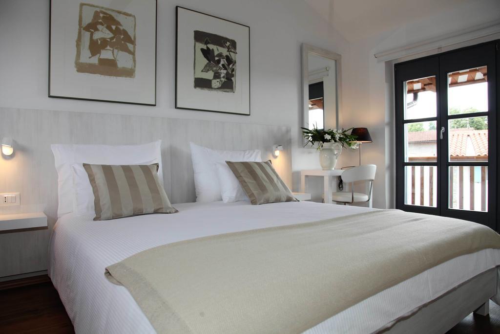 Boutique Hotel Dvor Dobrovo Cameră foto