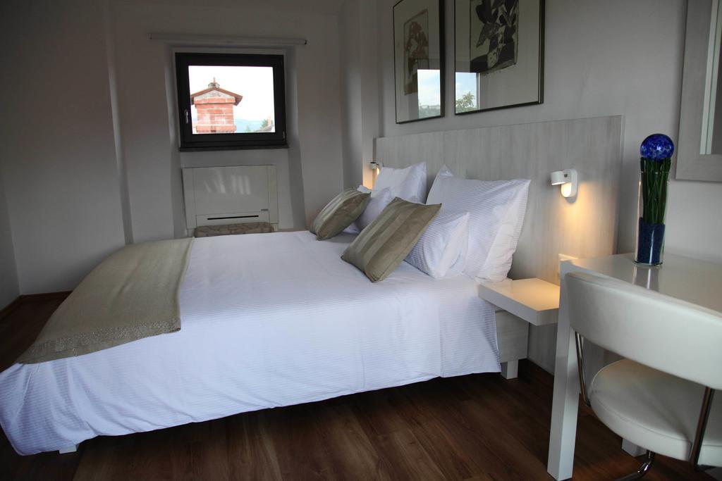 Boutique Hotel Dvor Dobrovo Cameră foto
